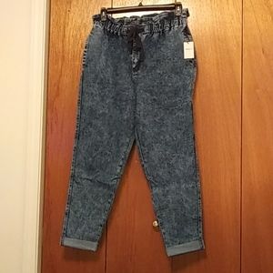 NWT Forever 21+ Plus Paperbag Jeans. Size 0X. Color Medium Denim Blue.